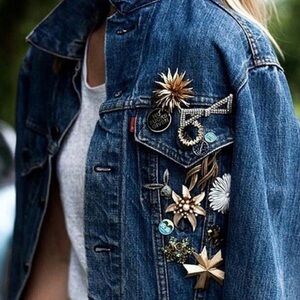 Lot of 4 vintage and unique brooches